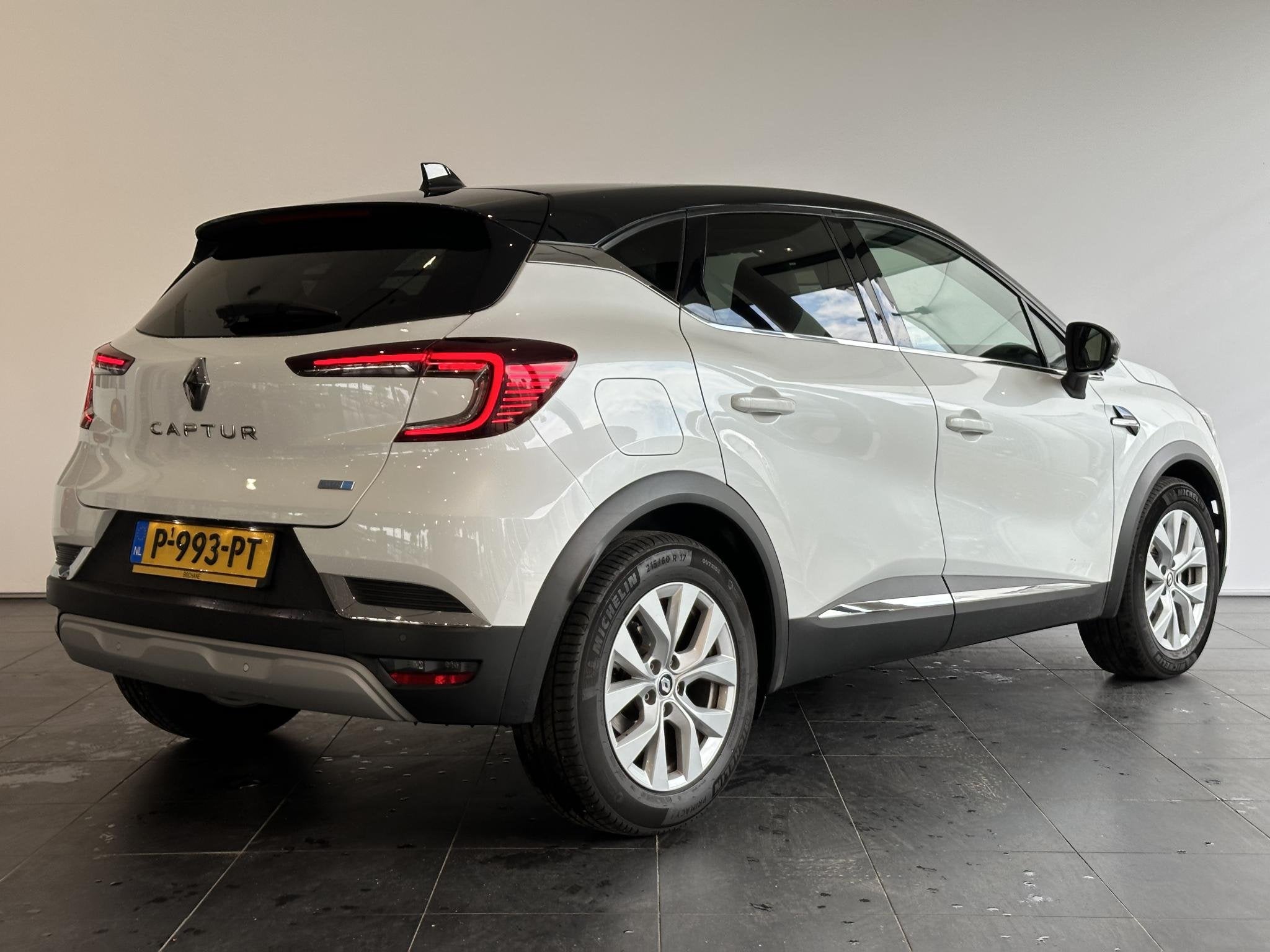 Renault Captur 1.6 E-Tech Hybrid 145 Intens AUTOMAAT | NAVIG, Gebruikt, Leder en Stof, Origineel Nederlands, Bedrijf