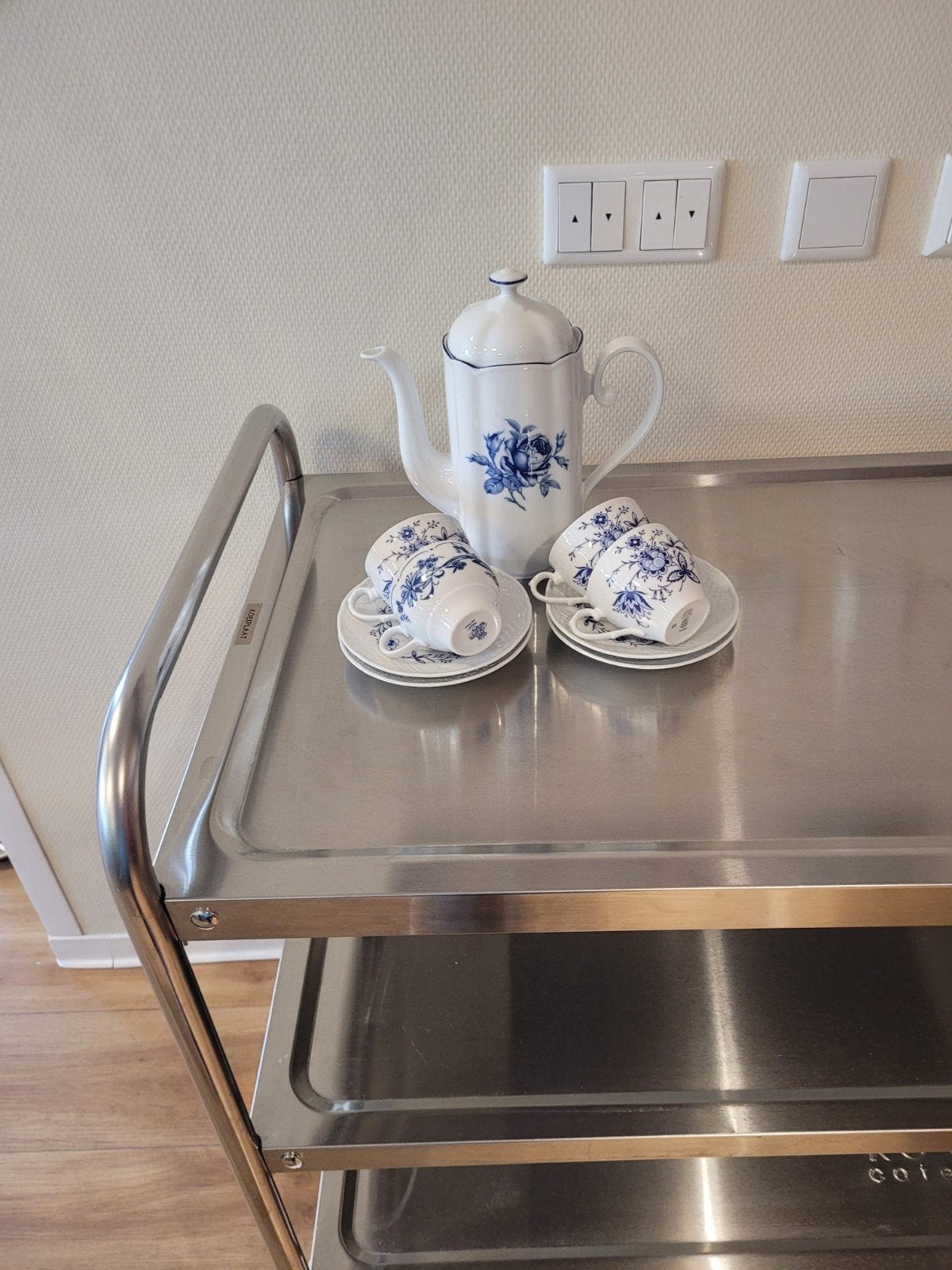 Vintage koffieservies met blauw bloemmotief, Ophalen