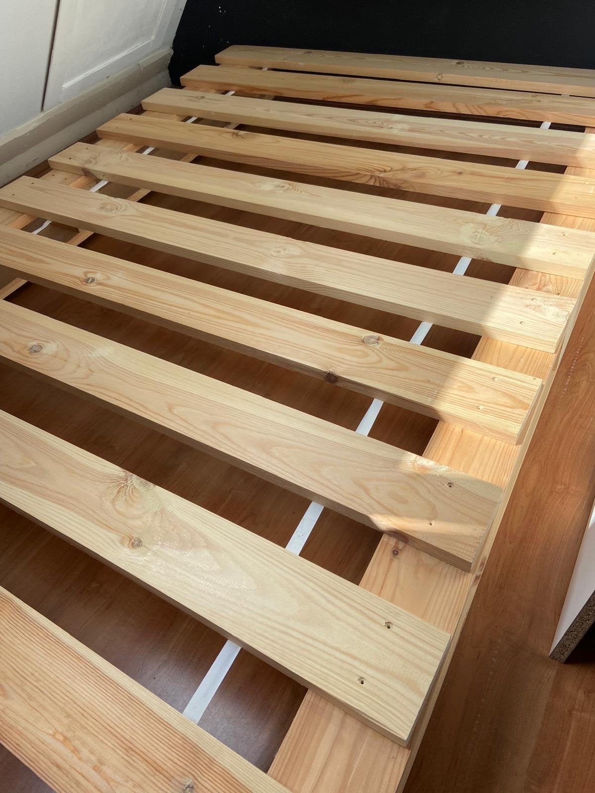 Palletbed 140x200 cm - Massief Vurenhout - Industrieel, Huis en Inrichting, Ophalen, Beige, Tweepersoons, 140 cm