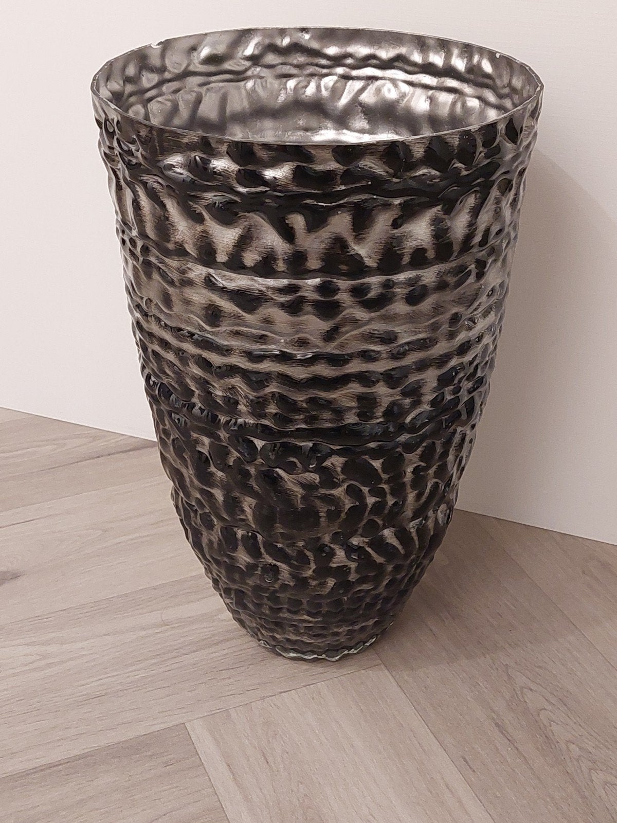 Di Lusso vaas groot zwart/zilver, Huis en Inrichting, Woonaccessoires | Vazen, Met patroon/structuur, Zwart, Nieuw, Ophalen of Verzenden
