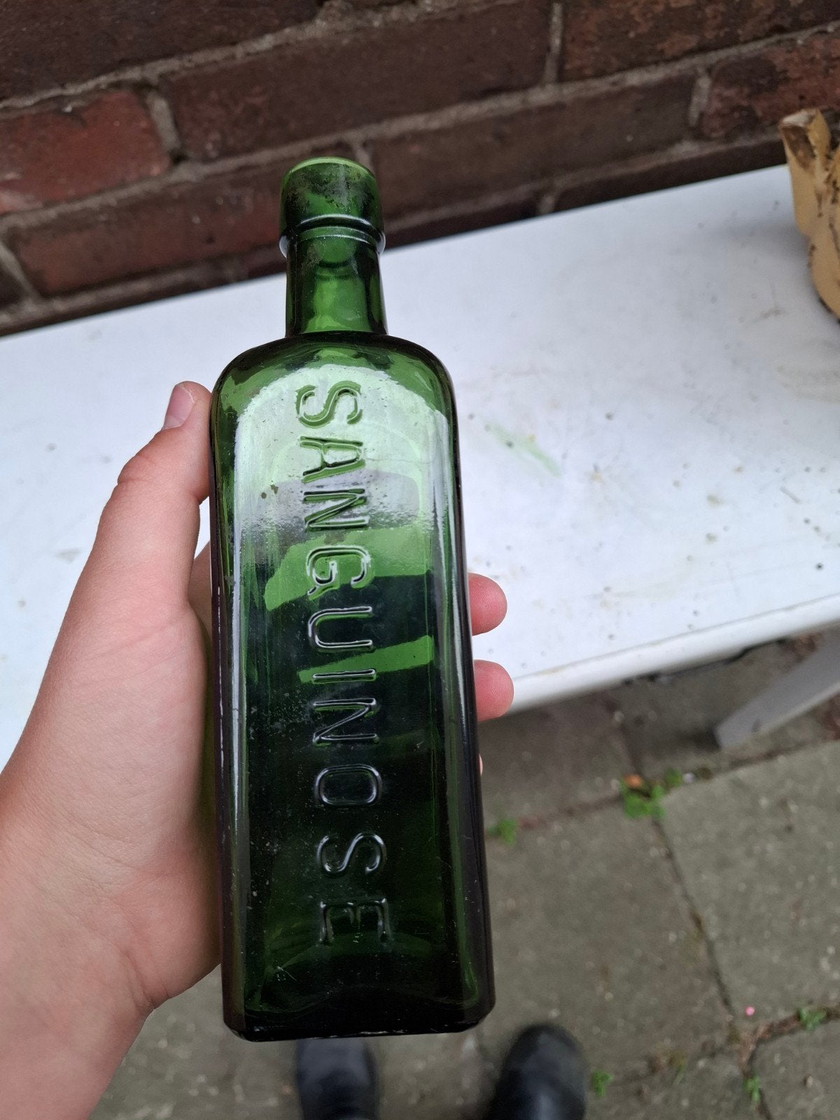 Antieke groene fles "SANGUINOSE" - Vierkant, Antiek en Kunst, Ophalen