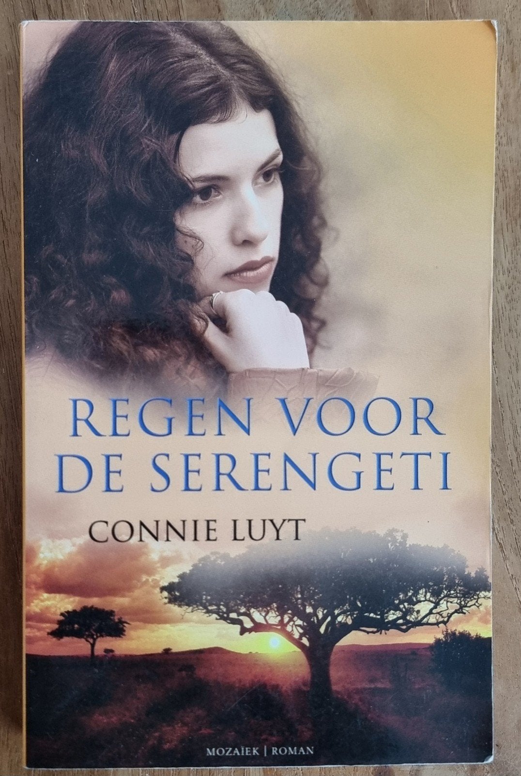 Regen voor de Serengeti - Connie Luyt - Afrika - IGST, Boeken, Ophalen of Verzenden, Gelezen, Connie Luyt