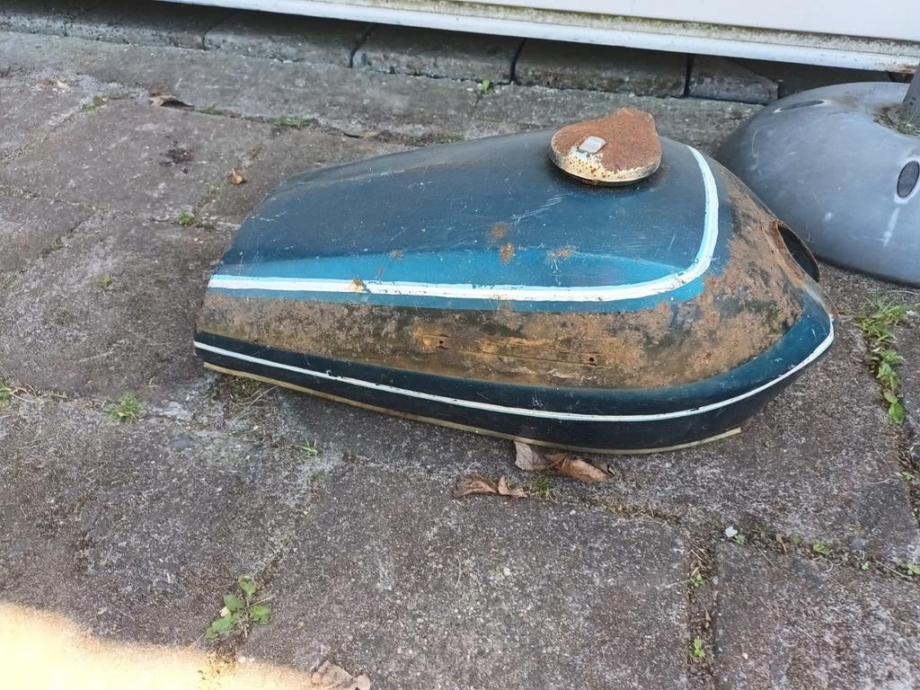 Oude benzinetank - Opknapper of decoratie, Ophalen of Verzenden, Gebruikt
