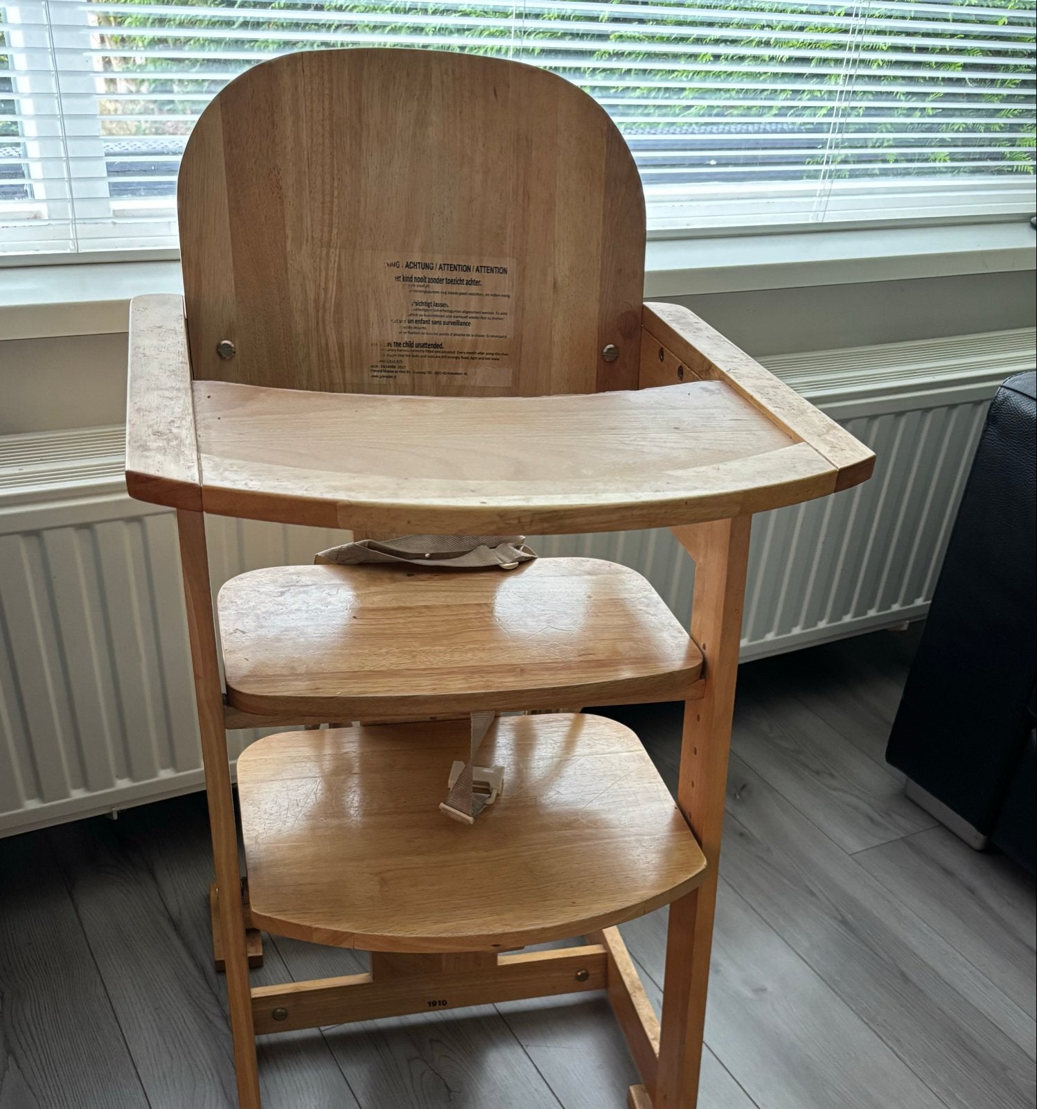 Gratis gebruikte houten meegroeistoel met eetblad en gordel, Ophalen, Gebruikt, Meegroeistoel, Afneembaar eetblad