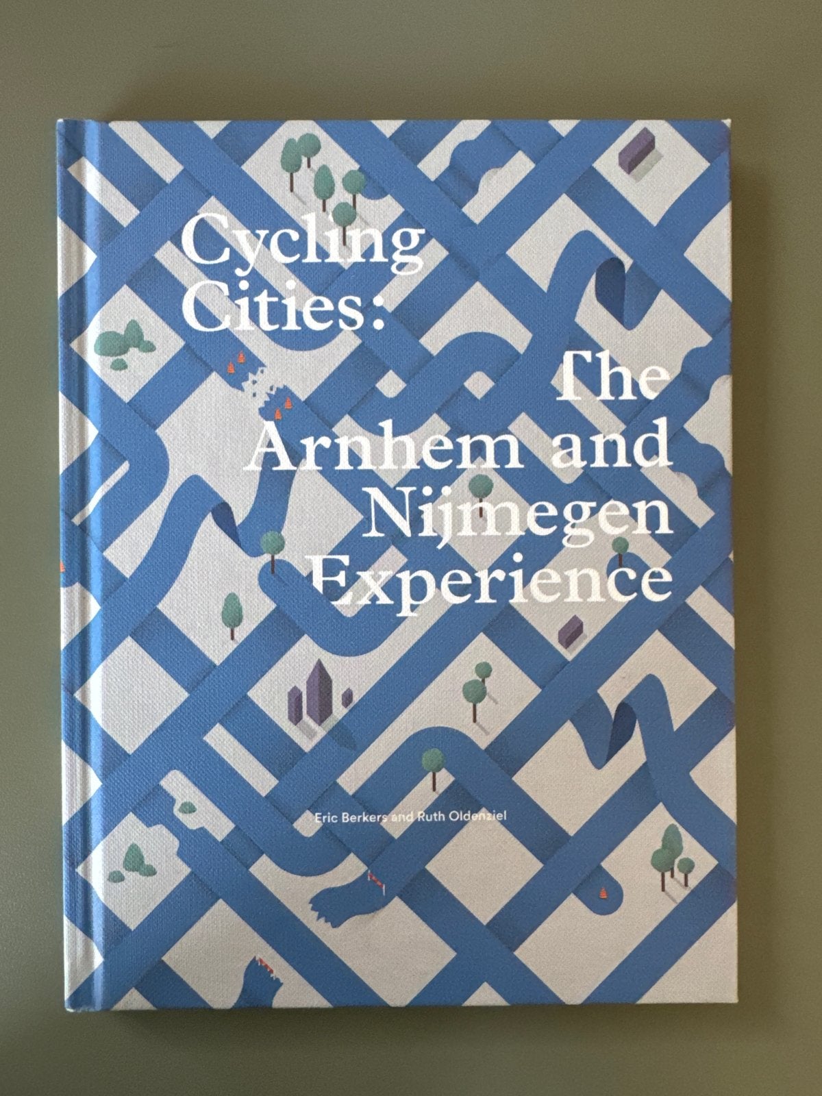 Cycling Cities: The Arnhem and Nijmegen Experience, Overige merken, Ophalen of Verzenden, Zo goed als nieuw, Reisgids of -boek