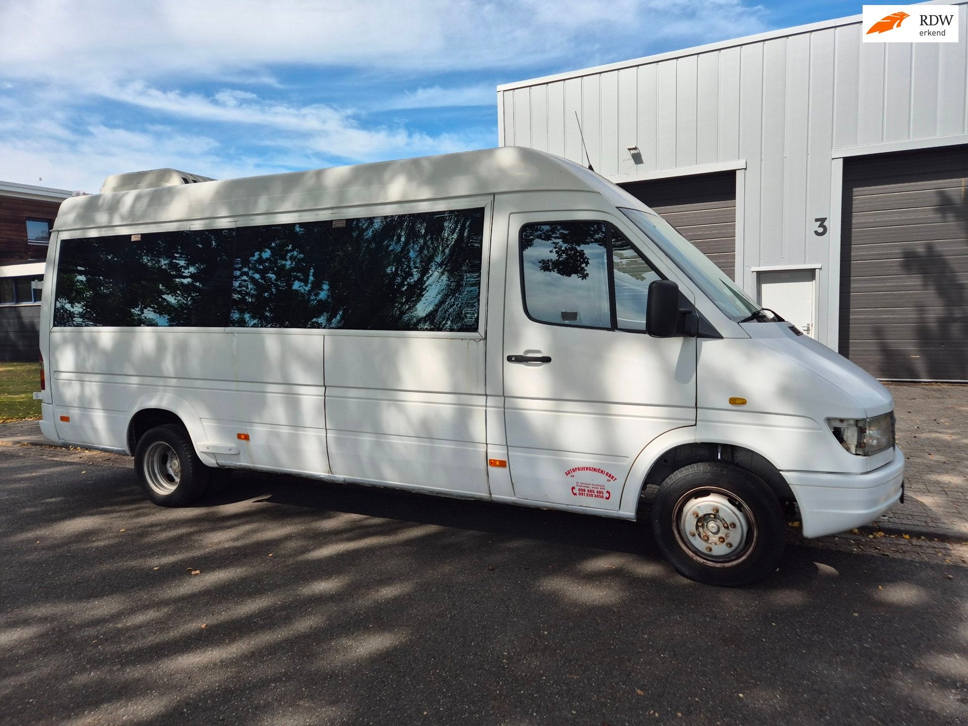 Mercedes-Benz Sprinter 412D MINIBUS 25 SEATS MANUEEL AIRCO-C, Auto's, Bestelauto's, Achterwielaandrijving, Gebruikt, ABS, Bedrijf