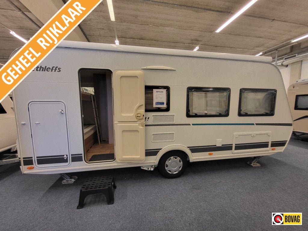 Dethleffs C'Joy 480 QLK; cassetteluifel, mover, fietsenrek, Standaardzit, Dwarsbed, Schokbreker, Bedrijf