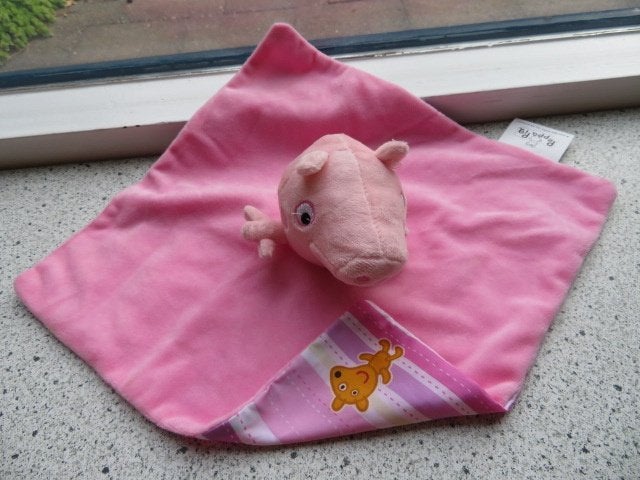 Knuffeldoek Peppa Pig roze velours uit 2022 Hasbro Sambro, Overige typen, Ophalen of Verzenden, Zo goed als nieuw, Wasbaar