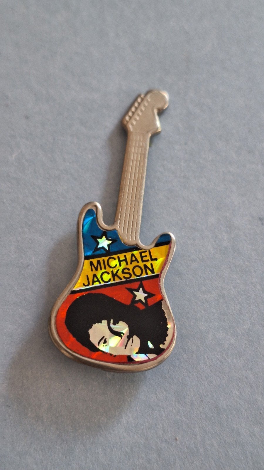 Michael Jackson gitaar speldje jaren 80, Ophalen of Verzenden, Gebruikt, Overige onderwerpen, Speldje of Pin