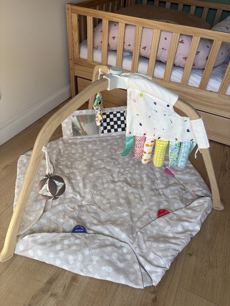 Lovevery Play Gym Complete houten babygym + Sensory Strands, Ophalen, Gebruikt, Babygym