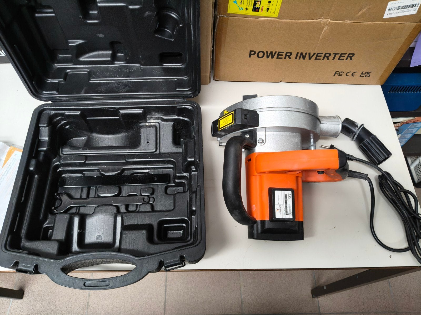 FF Europe Timbertech Muurfrees 1700W met koffer, Ophalen