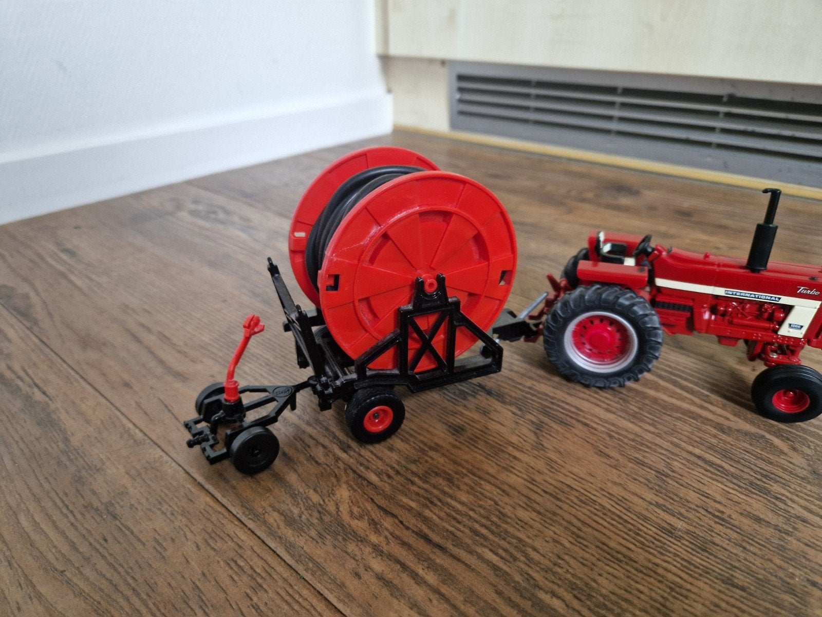 siku water sproei haspel 1:32, Hobby en Vrije tijd, Ophalen of Verzenden, Zo goed als nieuw, Tractor of Landbouw, SIKU