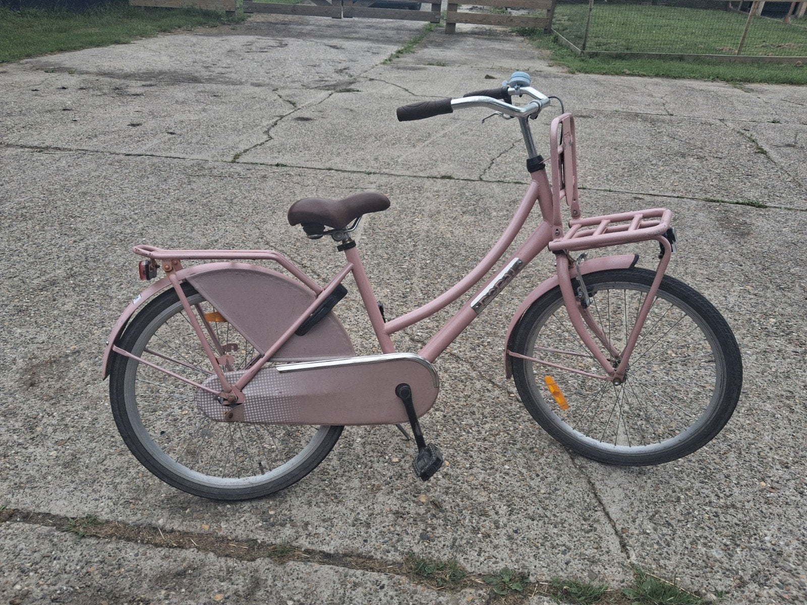 Roze 24 inch meisjesfiets - Gebruikt maar kan nog een ronde!, Ophalen, Gebruikt, 20 inch of meer