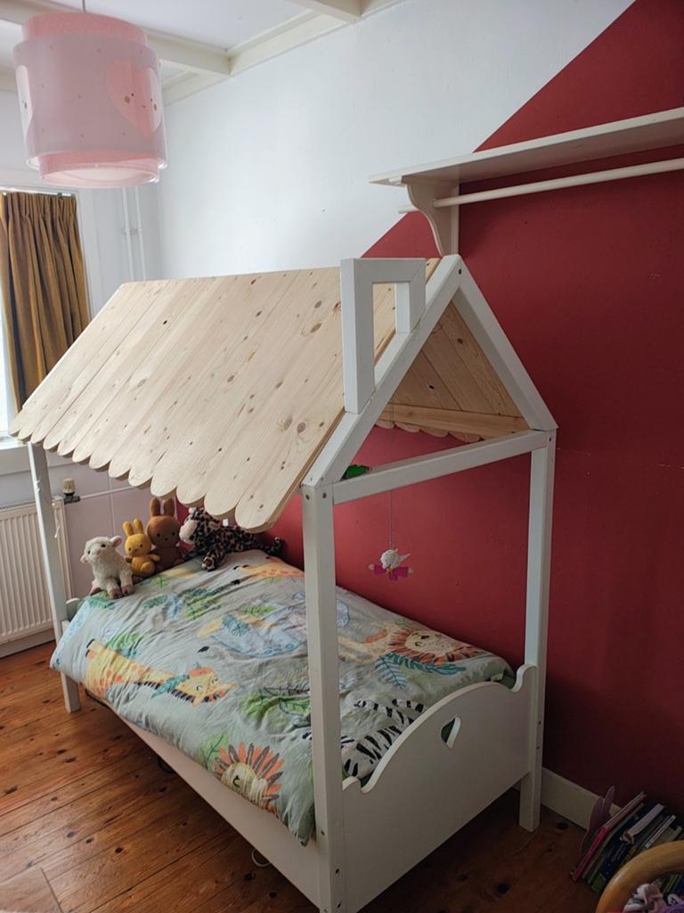 Leuk houten huisjes bed voor kind, Kinderen en Baby's, Kinderkamer | Stapelbedden en Hoogslapers, Ophalen of Verzenden, Gebruikt