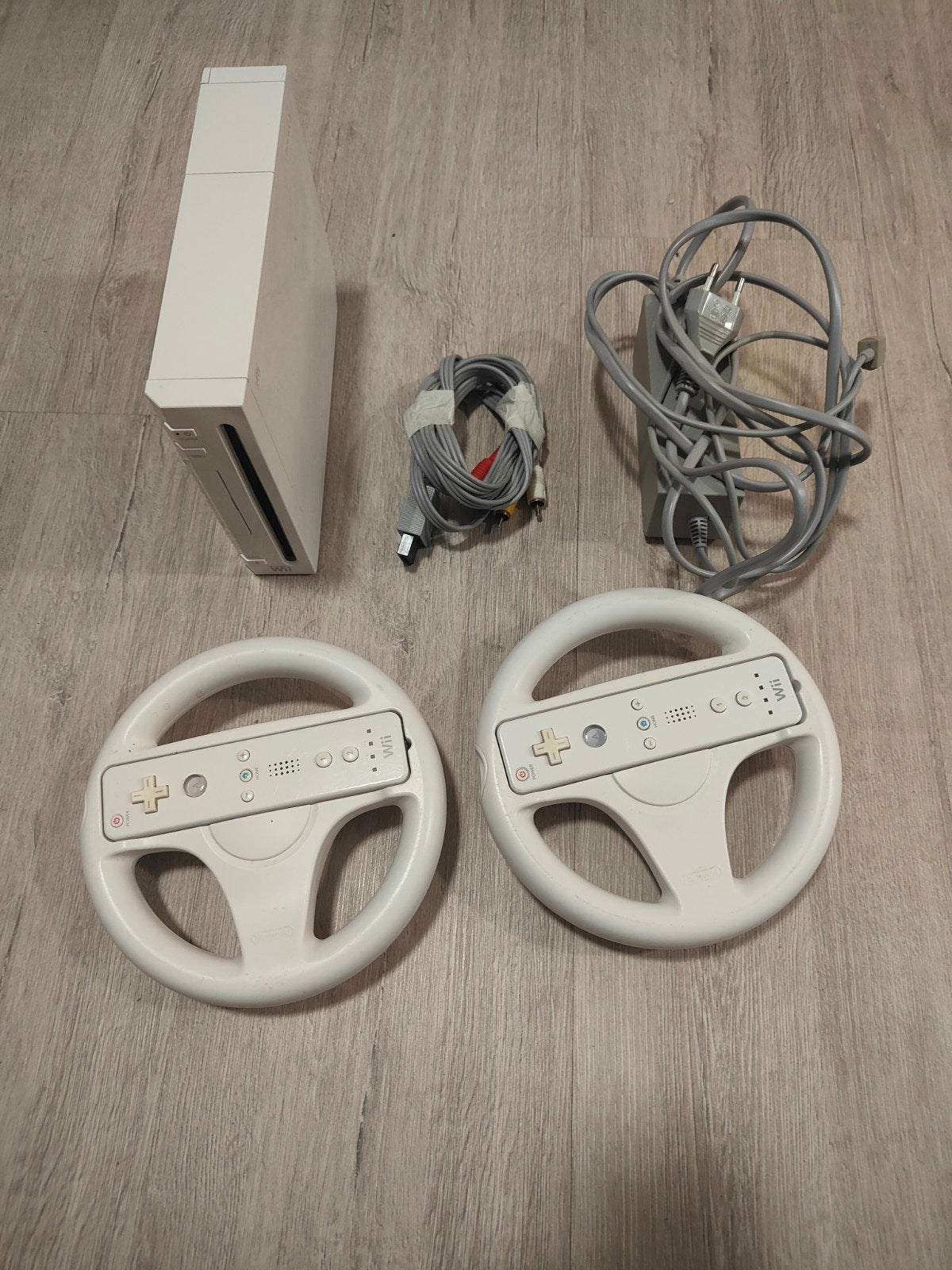 te koop aangeboden wii met 10 games, Verzenden, Zo goed als nieuw, Met 2 controllers, Met stuurtje