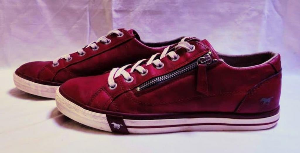 Mustang rode sneakers met decoratieve rits - Maat 42, Kleding | Dames, Schoenen, Ophalen of Verzenden, Mustang, Rood, Sneakers of Gympen