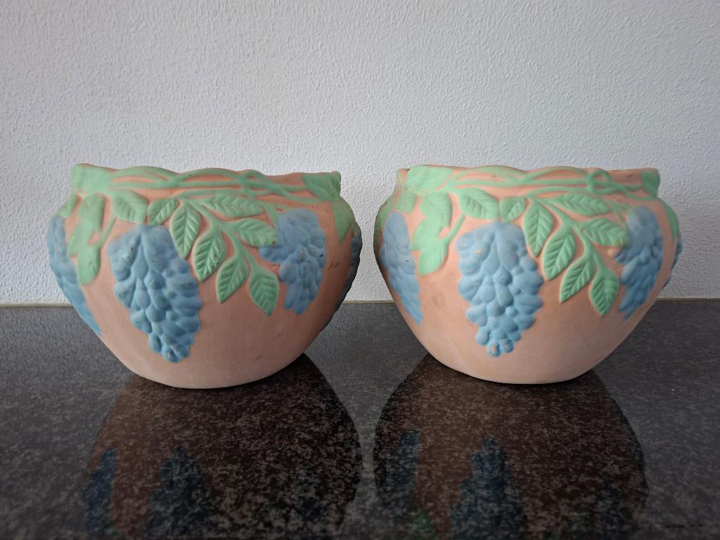 2x terracotta bloempotten met druifmotief, diameter 17 cm, Ophalen, Rond, Zo goed als nieuw, Balkon
