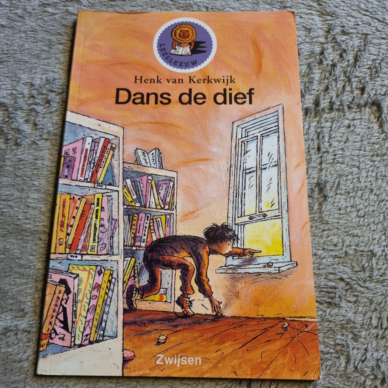 Dans de dief - Henk van Kerkwijk (kinderboek), Ophalen of Verzenden, Gelezen, Henk van Kerkwijk, Fictie algemeen