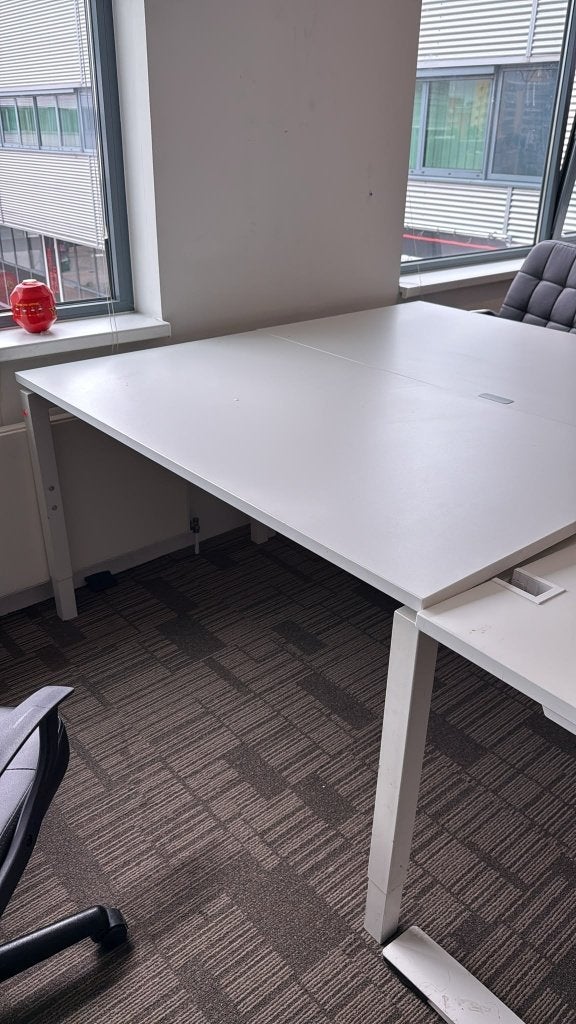 Bureau tafels kantoor wit 140 cm, Huis en Inrichting, Bureaus, Ophalen, 90 cm, Metaal, Zo goed als nieuw