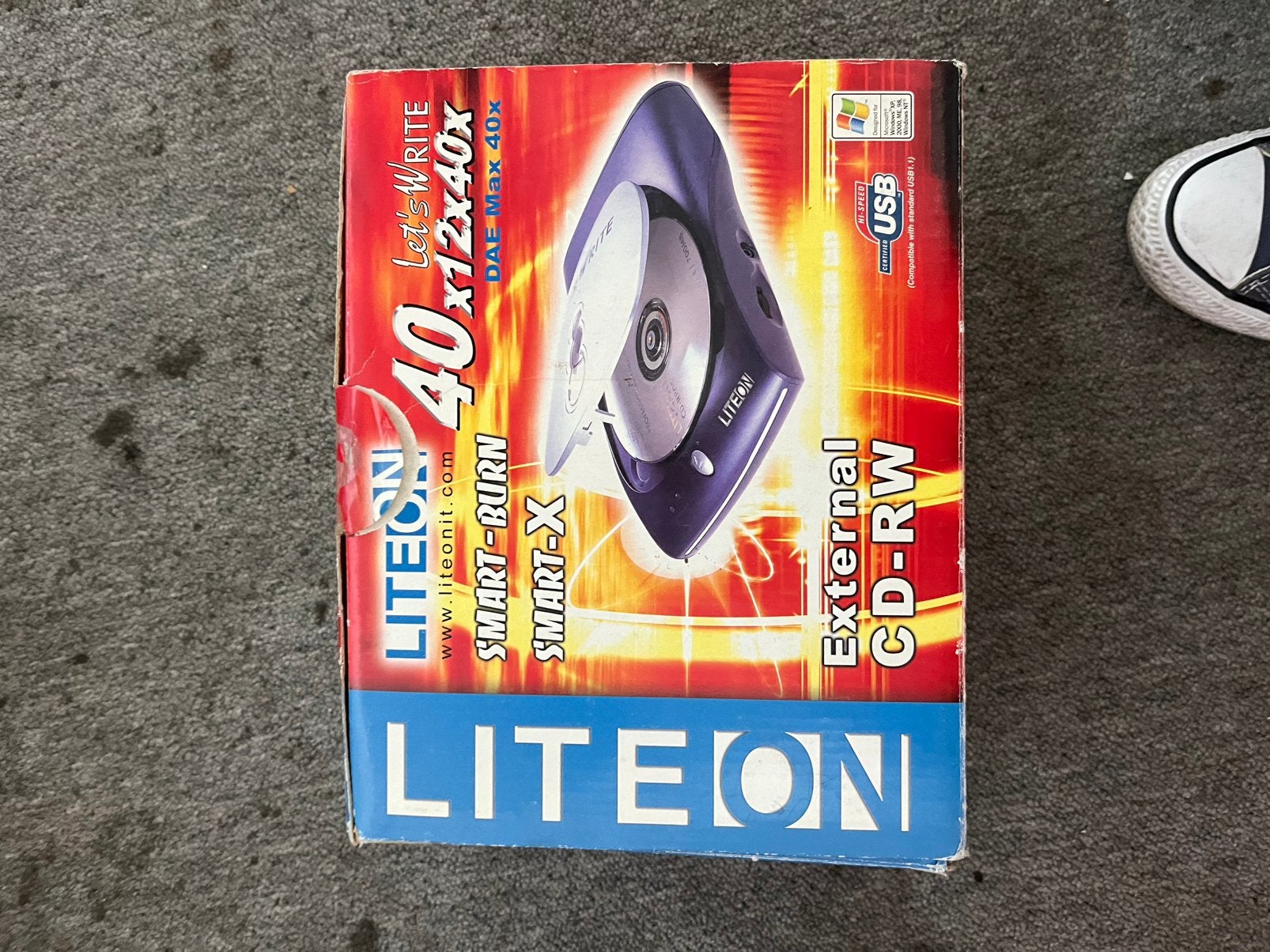 CD-RW brander (model LXR-40122) van het merk ⁠LiteOn, Ophalen, Nieuw in verpakking, 1 bandje, Origineel