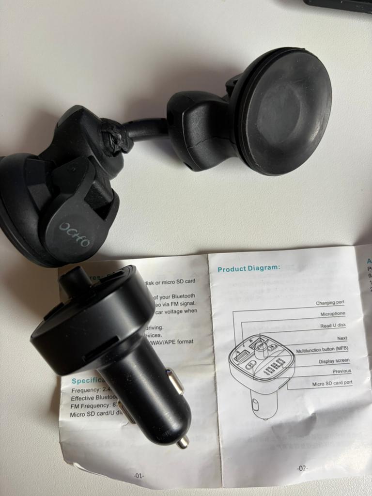 Free Car Windshield Phone Mount & Bluetooth FM MP3 Player, Ophalen of Verzenden, Zo goed als nieuw