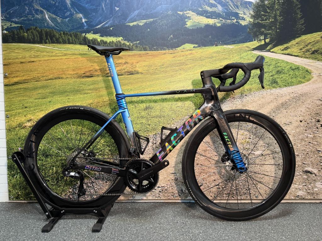 Factor Ostro Vam 54cm Ultegra DI2 Black Inc Carbon €11.399,-, Fietsen en Brommers, 28 inch, Carbon, Heren, Nieuw
