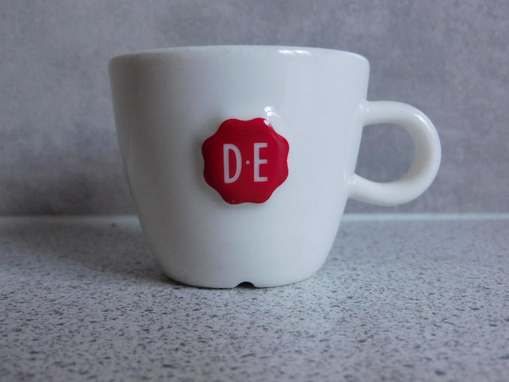Espresso Mok 80 ml. Creme Rood zegel Royal Raja DE, Ophalen of Verzenden, Zo goed als nieuw, Overige stijlen, Kop(pen) en/of Schotel(s)