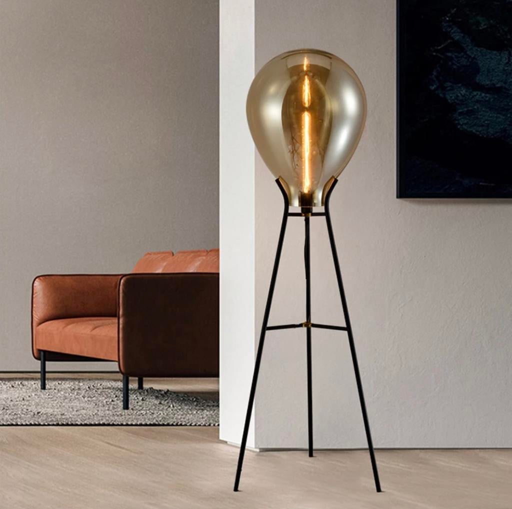 Stijlvolle luxe  lampen en vasen 200 stuks ongeveer, Glas, Nieuw, Minder dan 100 cm, Ophalen