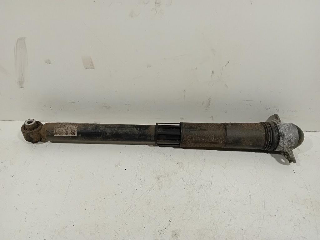 Schokbreker rechts achter Volkswagen Golf, Onderdelen@venauto.nl, Van der Ven Autorecycling B.V., Gebruikt, Ettenseweg 76, 4706 PB Roosendaal, The Netherlands