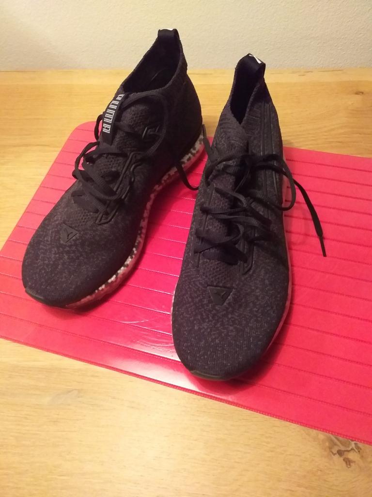 Puma sneakers maat 42, Kleding | Heren, Schoenen, Puma, Zwart, Ophalen of Verzenden, Zo goed als nieuw