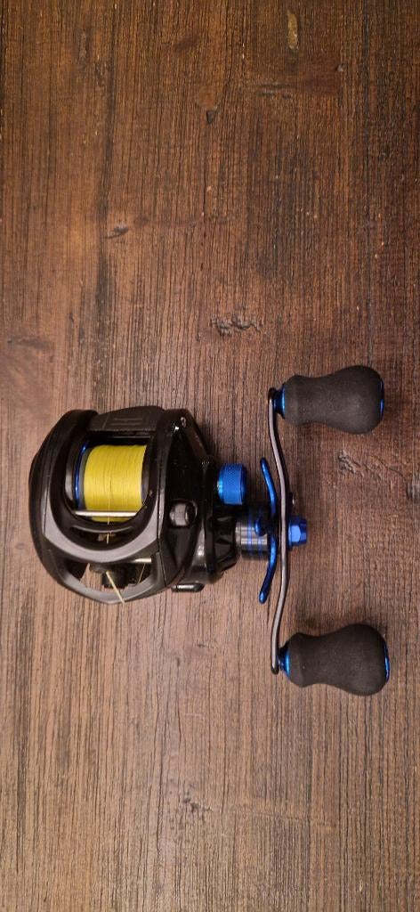 te koop Linkshandige reel met gevlochten lijn Sougaylang, Watersport en Boten, Hengelsport | Roofvissen, Ophalen of Verzenden
