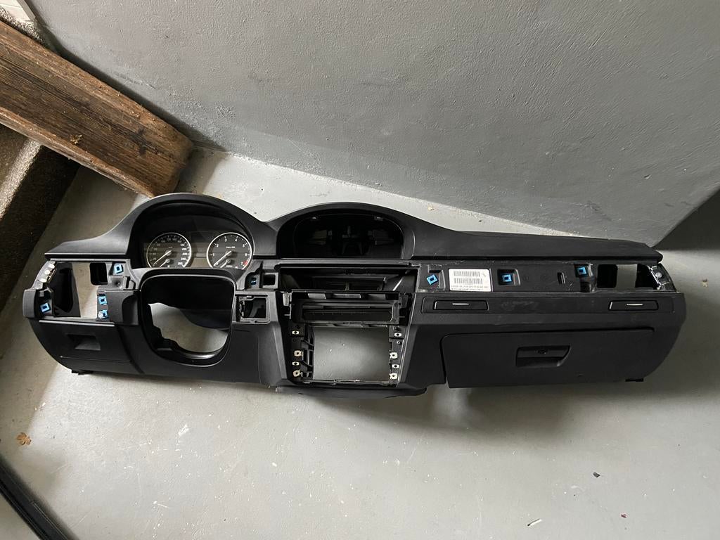 E90 E91 Dashboard met bekerhouders, Ophalen