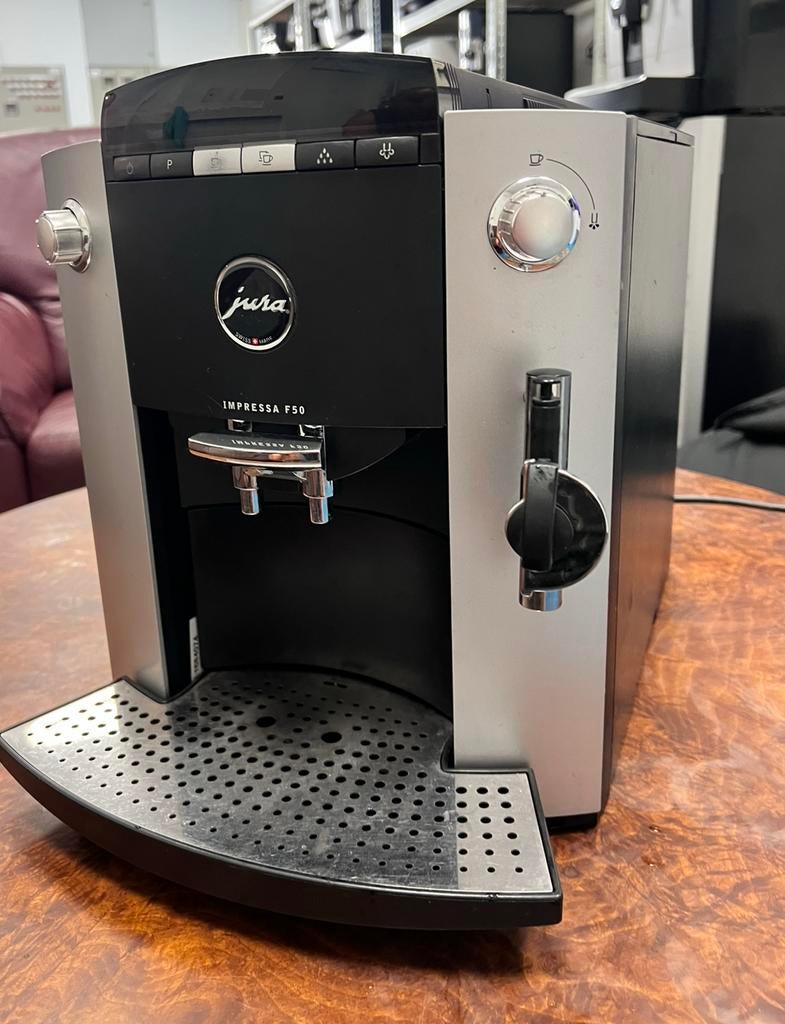 Jura f 50, Witgoed en Apparatuur, Stoompijpje, 10 kopjes of meer, Koffiemachine, Ophalen of Verzenden
