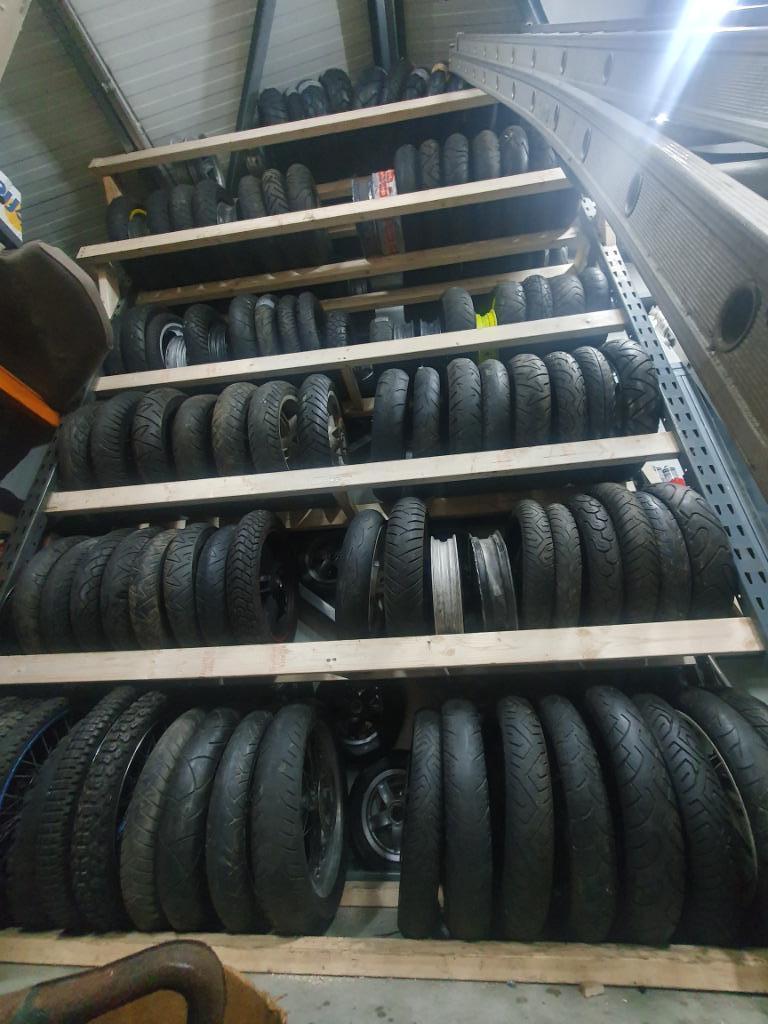 Nieuwe Banden 10 INCH  Brommer scooter motor kar, Ophalen of Verzenden, Nieuw, Blok, Vespa