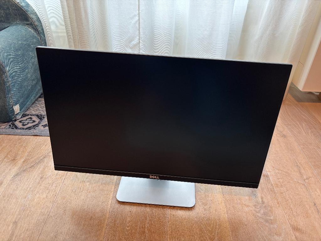 Dell 24" monitor Ultrasharp, Computers en Software, Monitoren, Zo goed als nieuw, 60 Hz of minder, DisplayPort, HDMI, In hoogte verstelbaar