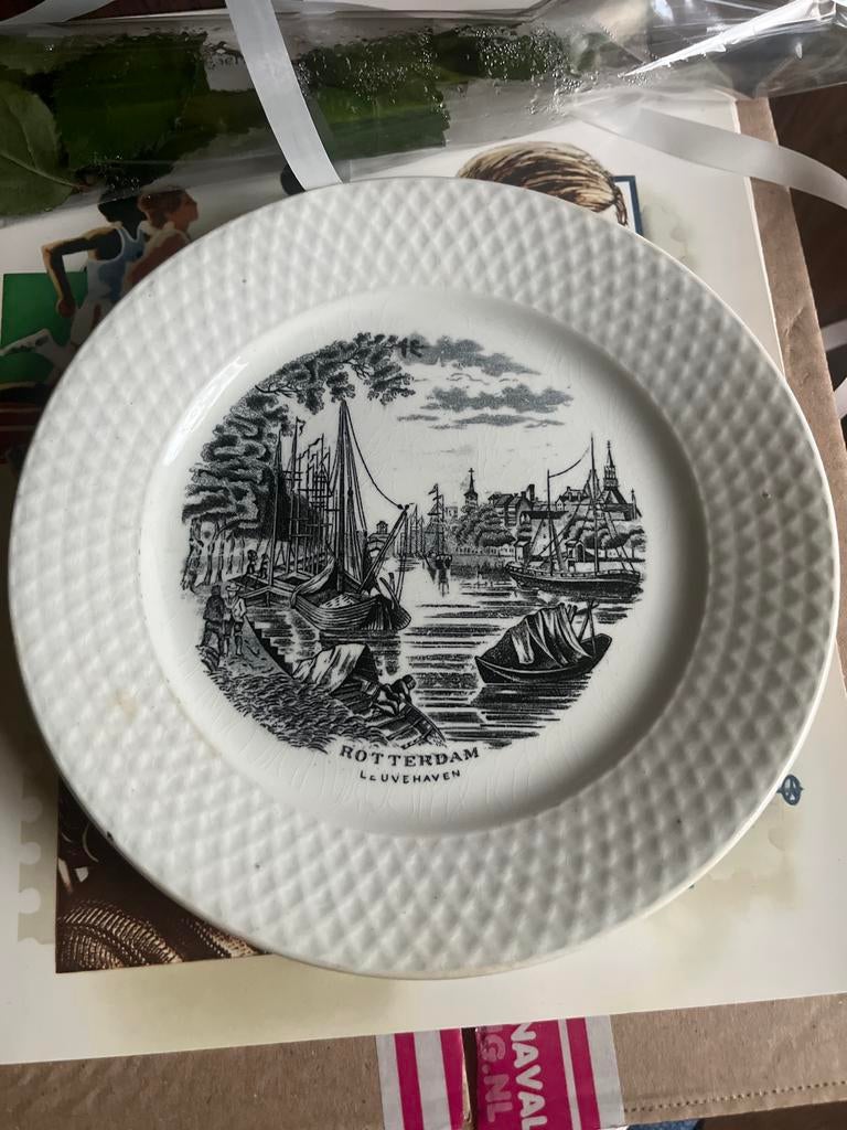 Vintage Petrus Regout Rotterdam Bord, Antiek en Kunst, Verzenden