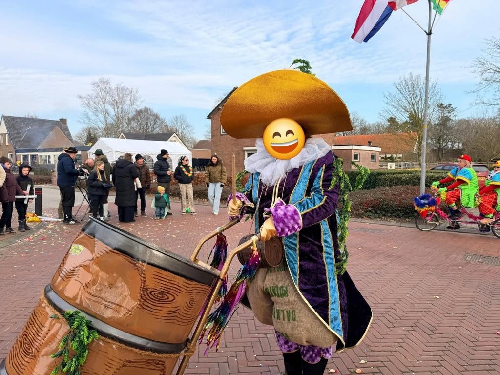 Carnavalswagen en mooie pakken . Loopgroep, Ophalen, Zo goed als nieuw, Carnaval