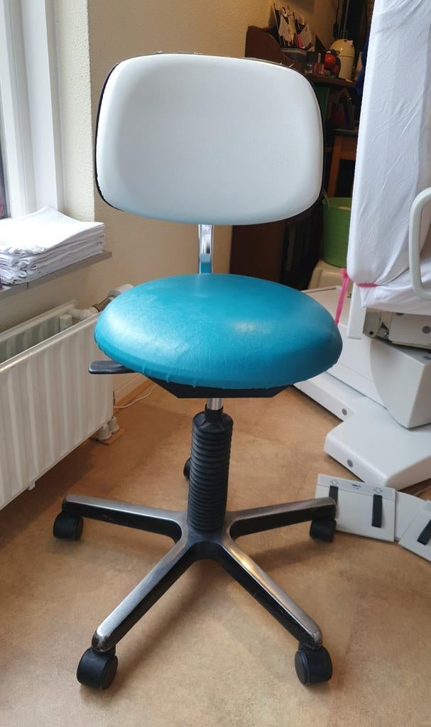 Pedicure kruk tabouret, Huis en Inrichting, Krukjes, Ophalen, In hoogte verstelbaar, Gebruikt, Staal