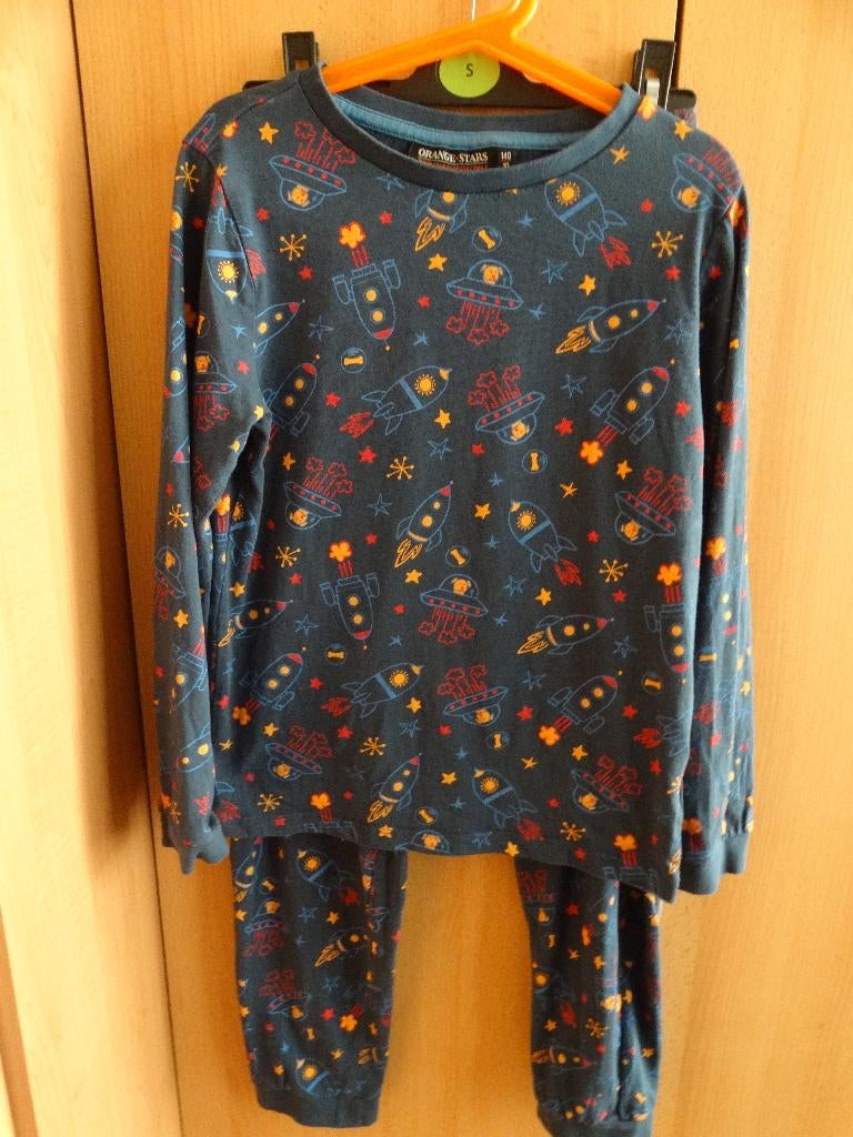 Orange Stars pyjama, Kinderen en Baby's, Nacht- of Onderkleding, Ophalen of Verzenden, Zo goed als nieuw, Jongen