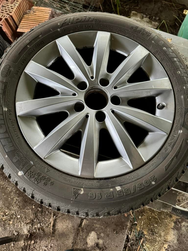 Mercedes A klasse Velgen met nieuwe winterbanden, Auto-onderdelen, Banden en Velgen, Ophalen, Winterbanden