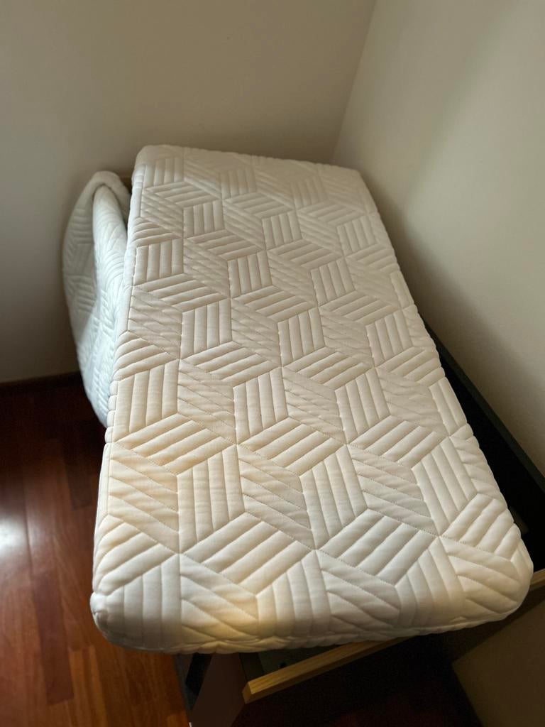 Matras met matrasbeschermer 60 x 120 cm., Huis en Inrichting, Slaapkamer | Matrassen en Bedbodems, Ophalen, 190 cm of minder, Zo goed als nieuw