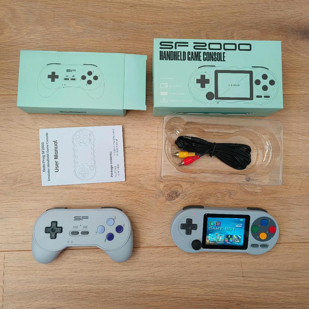 SF2000 Retro Handheld Game Console, Spelcomputers en Games, Games | Overige, Zo goed als nieuw, Overige genres, 1 speler, Vanaf 3 jaar