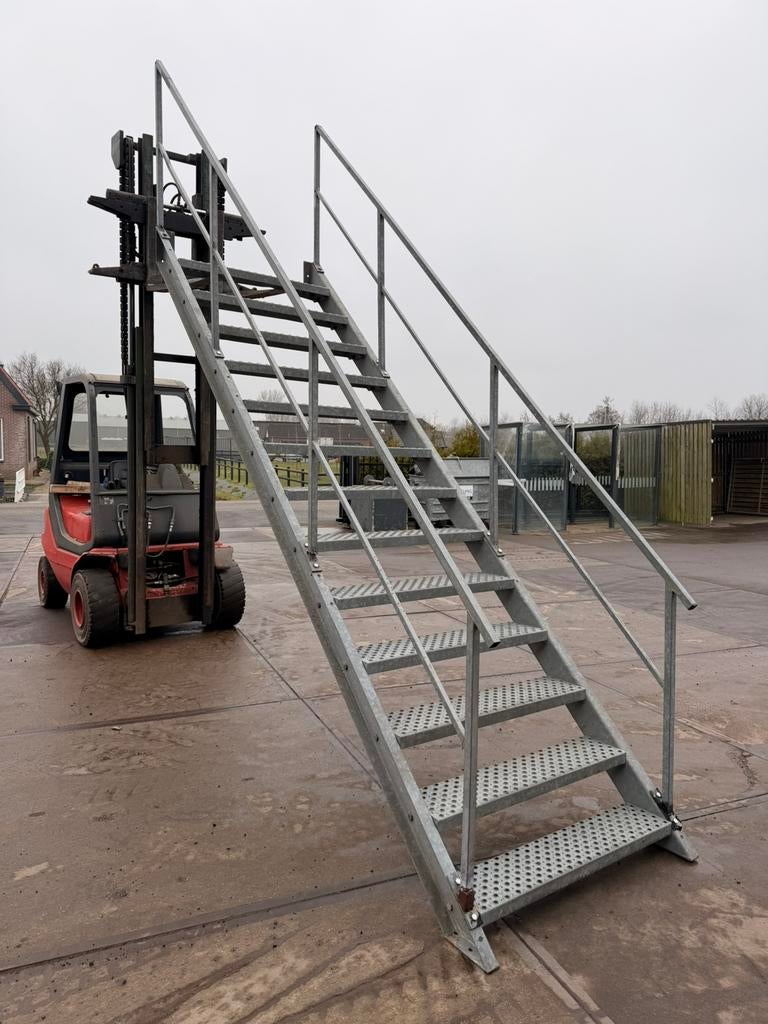Gegalvaniseerde steektrap bordestrap wenteltrap trappen, Doe-het-zelf en Verbouw, Ophalen of Verzenden, Zo goed als nieuw, 2 tot 4 meter