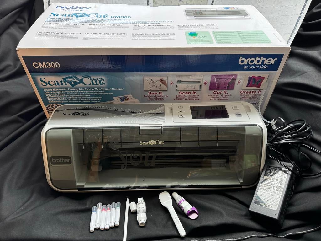 Brother ScanNCut CM300 Snijmachine met Scanner, Ophalen of Verzenden, Zo goed als nieuw, Lockmachine, Brother
