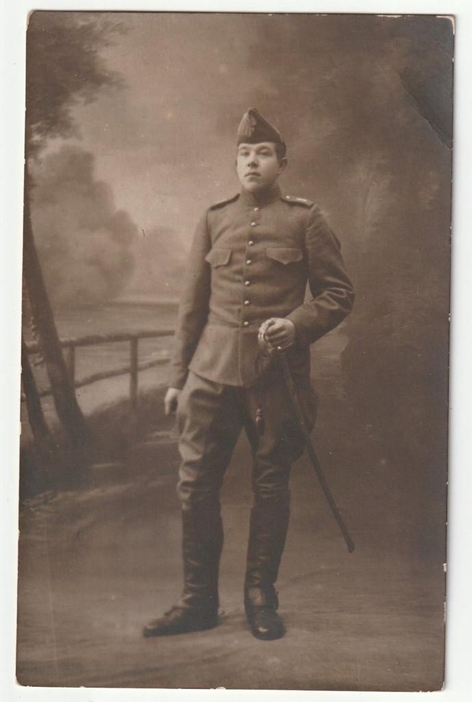 fotokaart miltair met sabel en rijlaarzen, Verzamelen, Militaria | Algemeen, Verzenden, X, Foto of Poster, Nederland