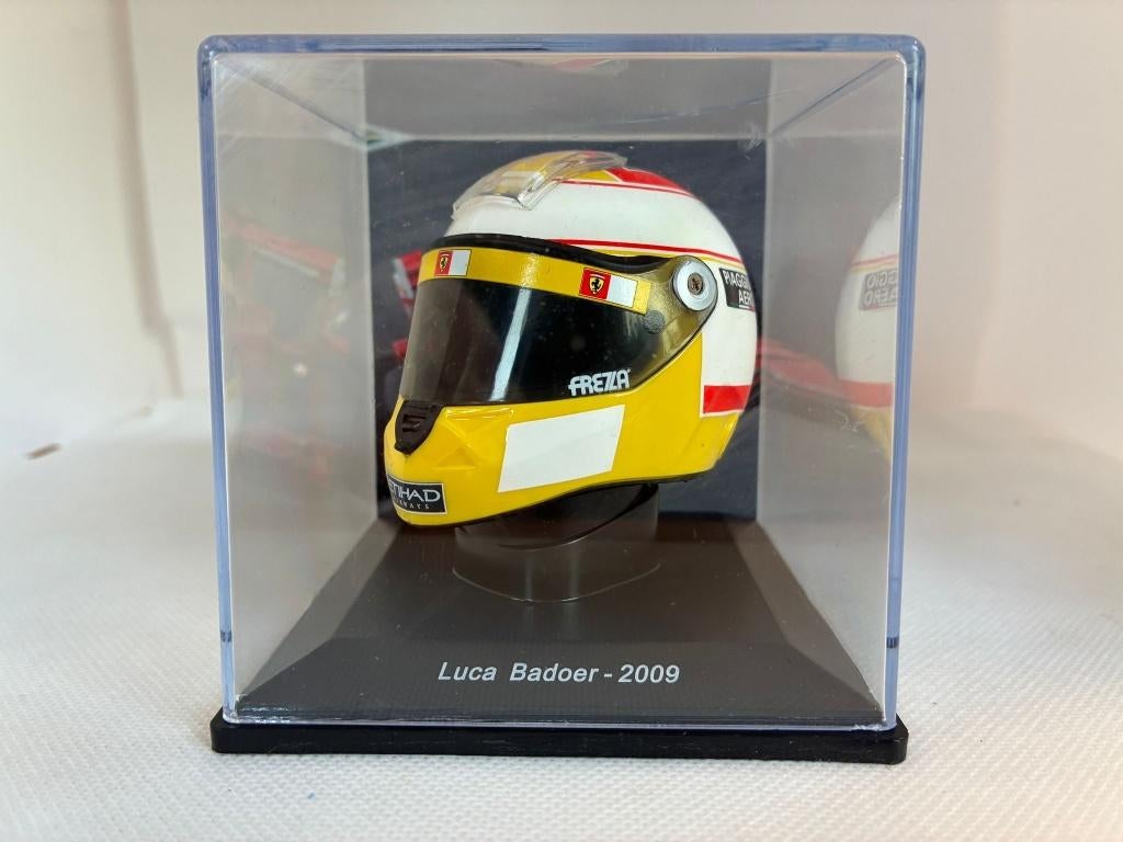 79983: Helm - F1 - Luca Badoer - Ferrari - 2009 - Spark 1:5, Werkstraße 1, 90765 Fürth, Germany, Overige typen, Zo goed als nieuw