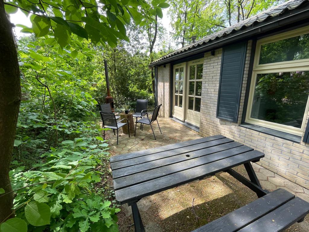 Te huur vakantiehuisje 4 personen Drouwen, In bos, 2 slaapkamers, Wasmachine, Eigenaar