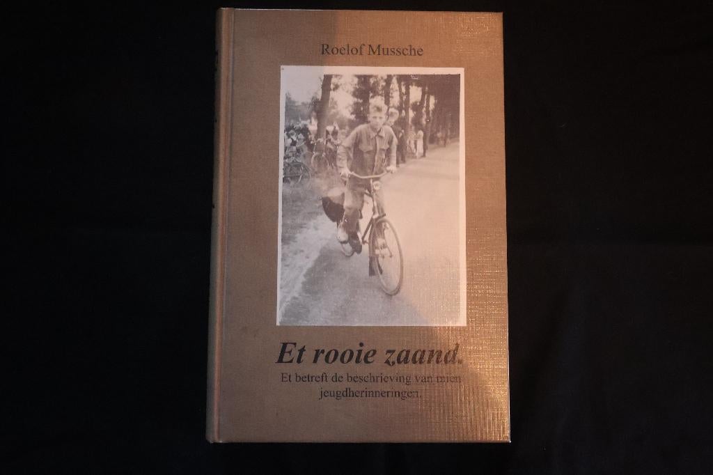 'Et rooie zaand'; jeugdherinneringen Staphorster R. Mussche, 20e eeuw of later, Ophalen of Verzenden, Zo goed als nieuw, Roelof Mussche