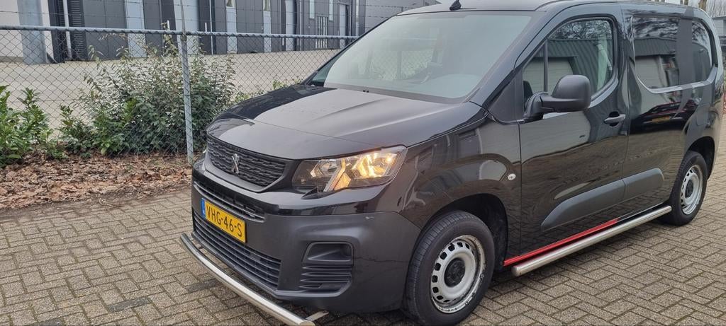 Peugeot Partner 1.6 Bluehdi 75pk 1000kg 2020 Zwart, Auto's, Bestelauto's, Voorwielaandrijving, 4 cilinders, Zwart, Origineel Nederlands