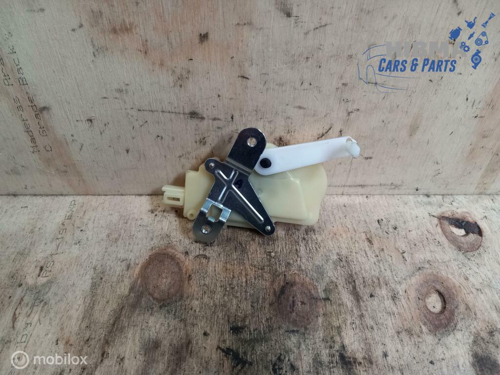 Toyota Yaris I Vergrendelingsmotor Kofferklep 031031 99 - 05, Ophalen of Verzenden, Gebruikt